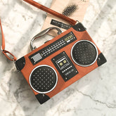 Bolso de mano con forma de caja de radio retro