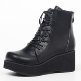 Botas góticas de cuero holográfico