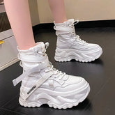 Ästhetische Sneakers mit klobiger Plateausohle