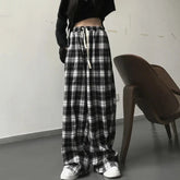 Lässige Oversize-Karohose