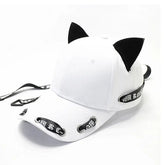 Gorra de béisbol con orejas de gato oscuras
