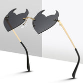 Teufelsherzförmige Brille