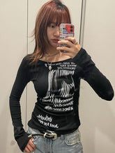 Camiseta Y2K con estampado de letras de graffiti