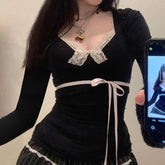 Top de encaje ceñido con lazo Y2K