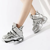 Klobige Plateau-Sneakers im Y2K-Stil