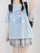 Camiseta kawaii con burbujas de leche