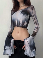 Top corto con mangas acampanadas Y2K