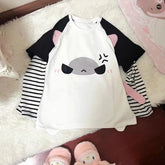 Camiseta de anime con rayas kawaii