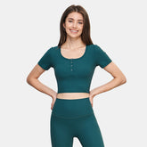 Top deportivo de manga corta con hebilla