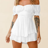 Mono con hombros descubiertos