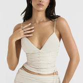 Top de cuero con escote en V profundo