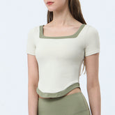 Top deportivo con dobladillo curvo y espalda descubierta