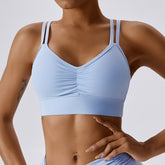 Sujetador deportivo cruzado torcido