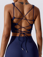Live In – Geripptes, langes Crop-Top mit Riemchendesign