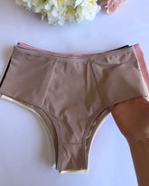 Mehrfarbige geformte Höschen