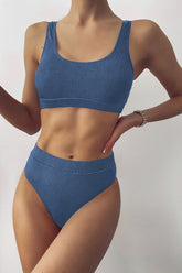 Blaue, gerippte Bikinihose mit hoher Taille