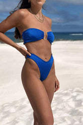 Blaues Bandeau-Bikinioberteil mit U-förmigem Metallglied