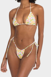 Conjunto de bikini de triángulo con cuello halter y lazos laterales con detalle de aro - Retro Flowers