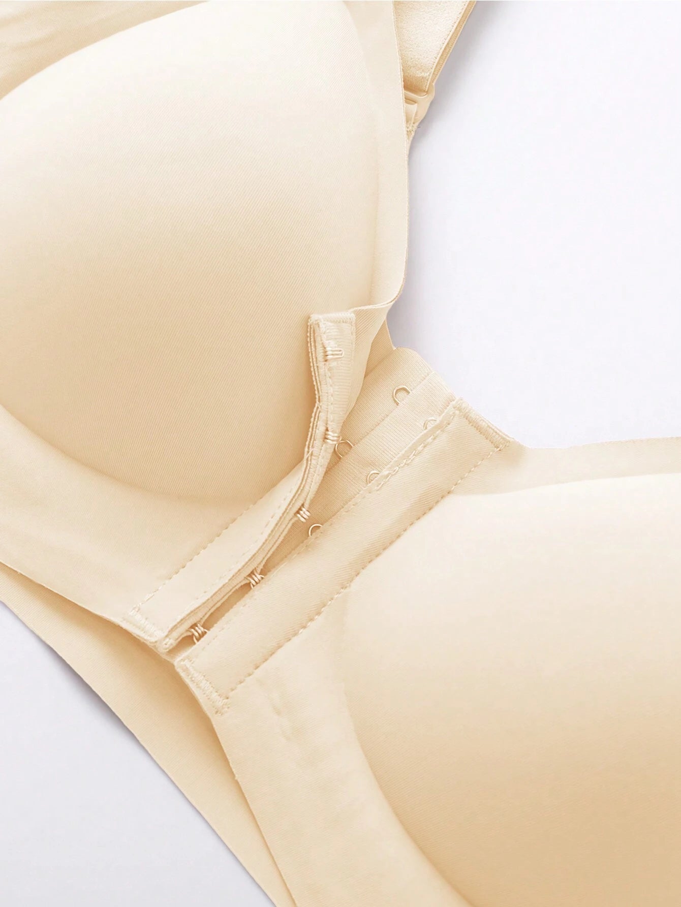 Front Closure Plus Size Seamless Bra .Back To Gather And Prevent Drooping Beige