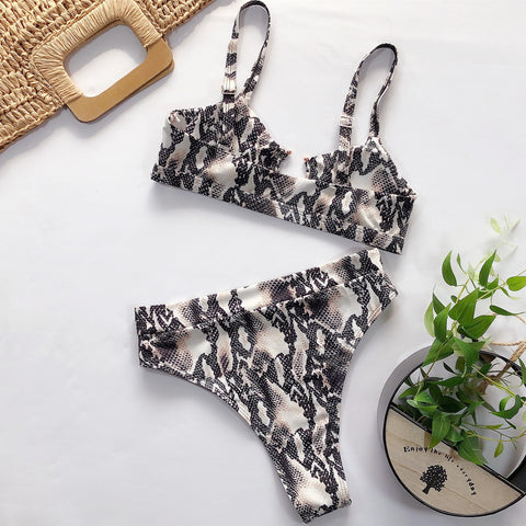 Gelbe gerippte Bikinihose mit Leopardenmuster