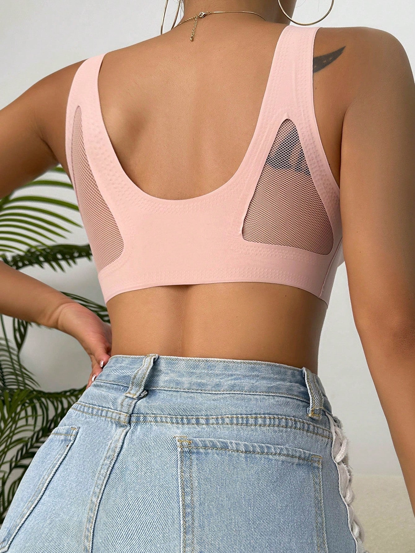 No Show – Kabelloser Camisole-BH mit Kontrast-Netzstoff in Rosa