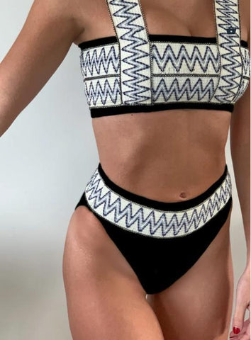 Blaue, gewebte Bikinihose mit Zickzack-Muster und hoher Taille