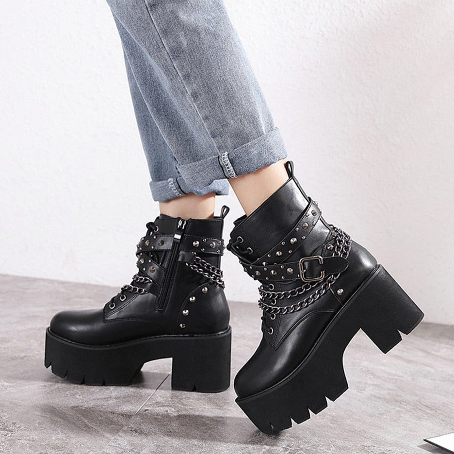 Ästhetische Stiefel im Gothic-Stil