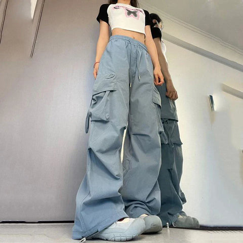 Baggy-Cargohose im Y2K-Stil