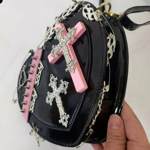 Bolso de hombro con forma de corazón y cruz punk