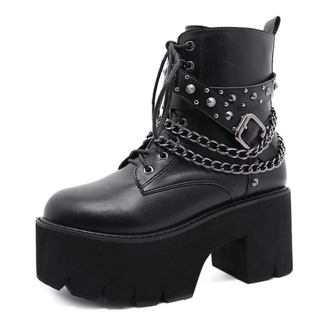 Ästhetische Stiefel im Gothic-Stil