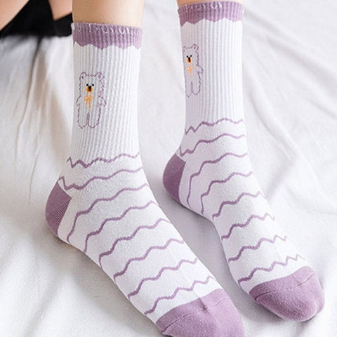 Socken mit japanischem Cartoon-Bärenmotiv