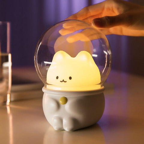 Luz de noche con forma de gato y conejo espacial