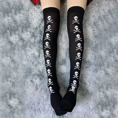 Medias de calavera oscura