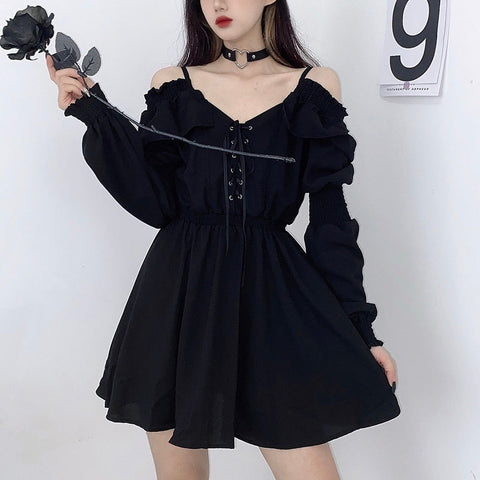 Dunkles Gothic-Kleid