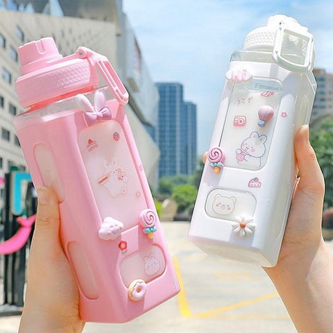 Botella de agua con forma de oso kawaii en tonos pastel