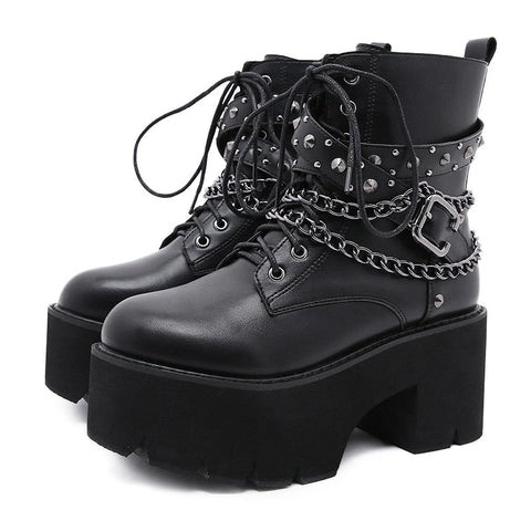 Ästhetische Stiefel im Gothic-Stil