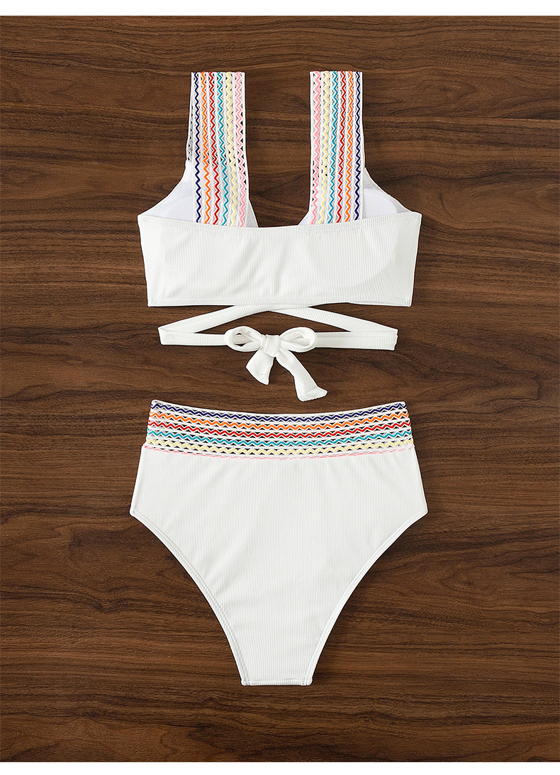 CONJUNTO DE BIKINI DE CANALÉ ONDULADO COLORIDO - BLANCO