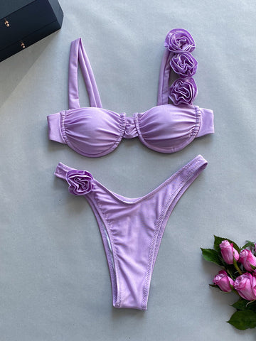 Conjunto de bikini de corte alto con elegancia floral en 3D