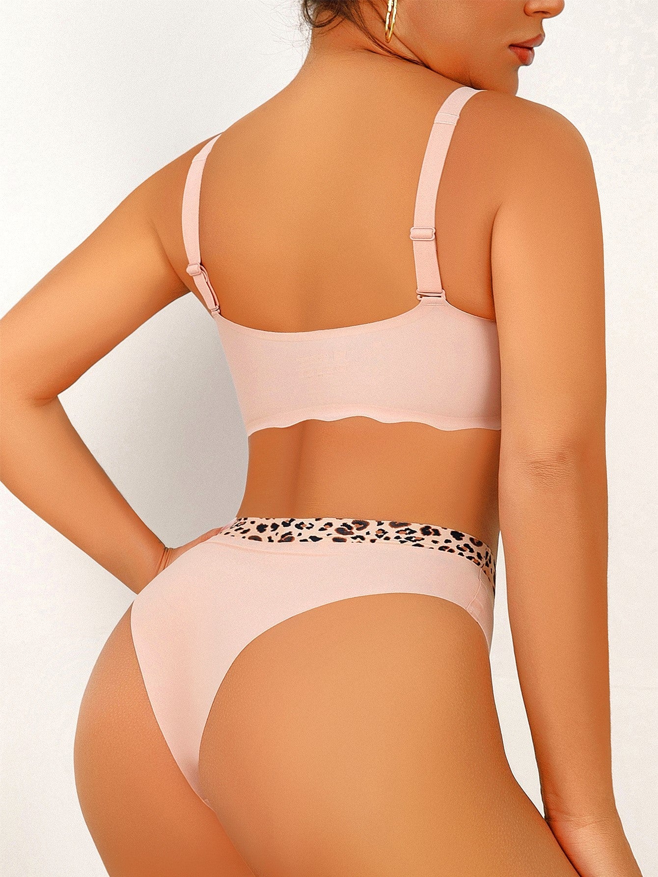 Conjunto de sujetador push-up transpirable con estampado de leopardo hueco en color rosa