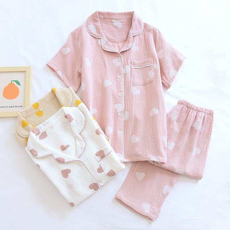 Pijama kawaii con corazones pastel