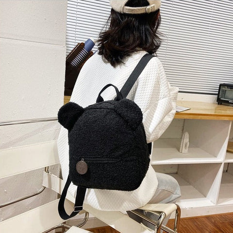 Mochila con forma de oso esponjoso