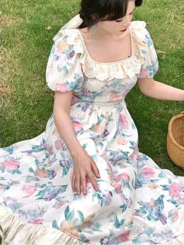 Französisches Patchworkkleid mit Blumenmuster