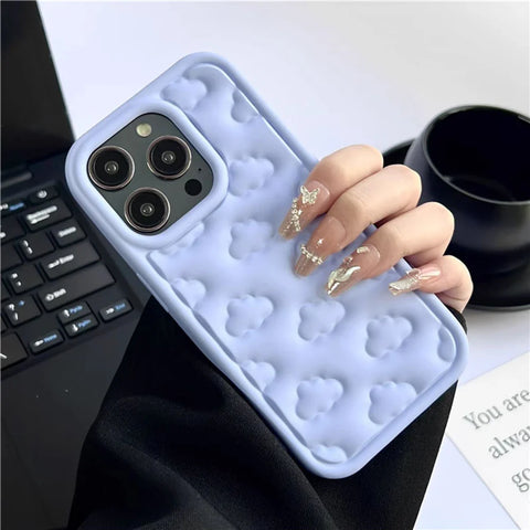 Bonita funda para iPhone con nubes en 3D