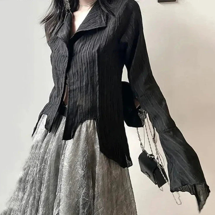 Gothic Bluse mit ausgestellten Ärmeln und unregelmäßiger Passform