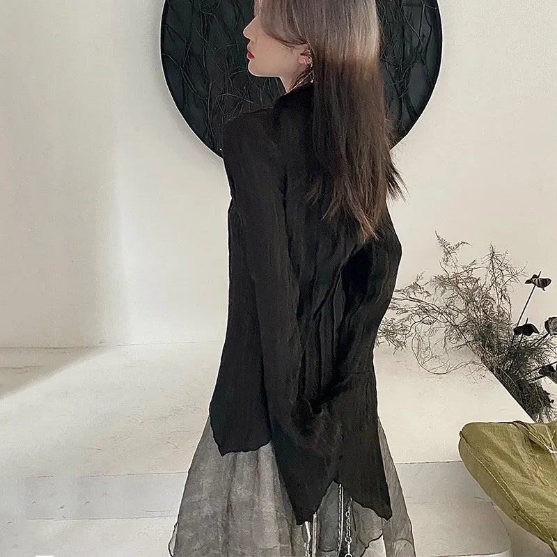 Gothic Bluse mit ausgestellten Ärmeln und unregelmäßiger Passform