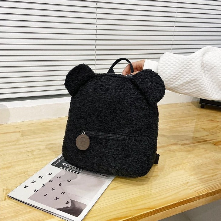 Mochila con forma de oso esponjoso