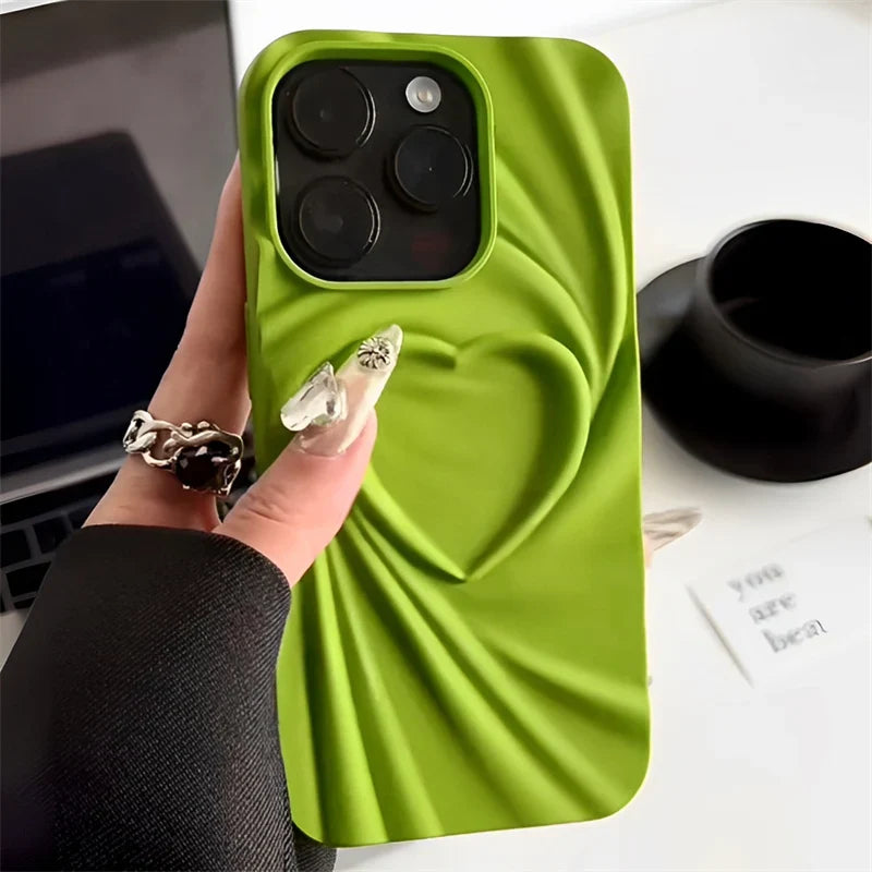 Bonita funda para iPhone con forma de corazón en 3D