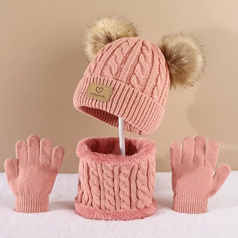 Gorro, bufanda y guantes con pompones kawaii