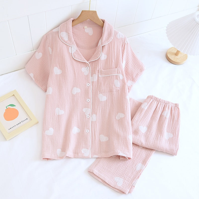 Pijama kawaii con corazones pastel