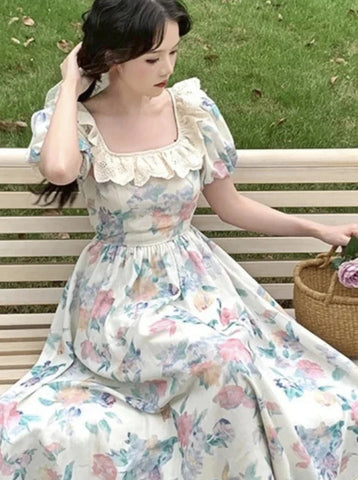 Französisches Patchworkkleid mit Blumenmuster